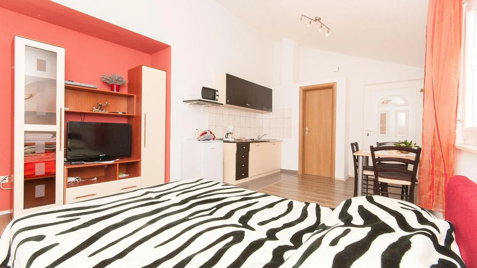 Apartments Tatjana  Sukosan